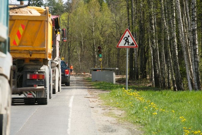 Dėl kelio remonto darbų – erzinančios spūstys