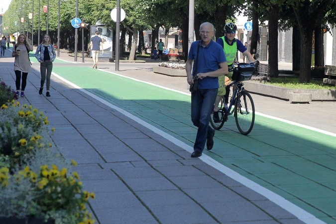 Laisvės alėjoje dviratininkams draudžiama lakstyti greičiau nei pėstiesiems
