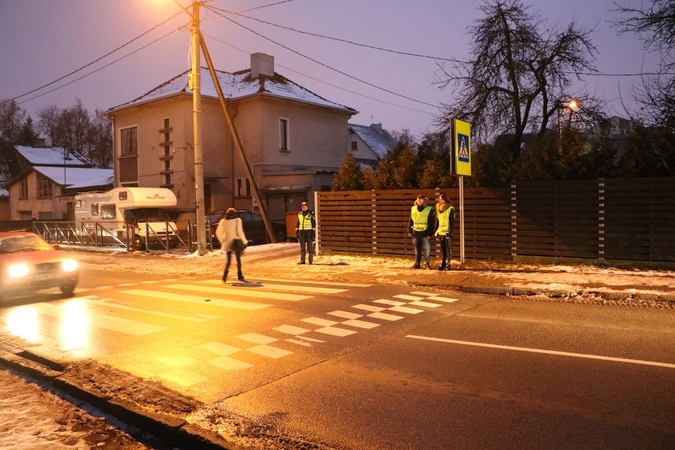 Studentai prisidėjo prie iniciatyvos budėti pėsčiųjų perėjose