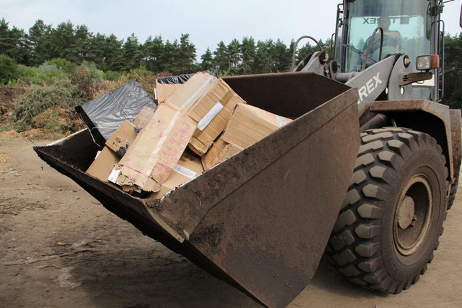 Į kompostą nukeliavo daugiau kaip 150 tūkst. pakelių kontrabandinių cigarečių