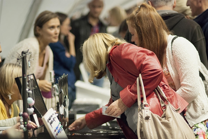 Pusšimtis kūrėjų kviečia į Kalėdinį dizaino skverą