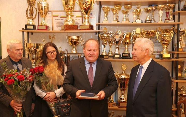 Sporto veteranui meras padėkojo už vairavimo pamokas