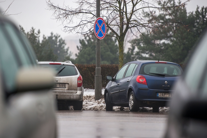 Parkavimo vietų nerandantiems vairuotojams bus dar labiau riesta