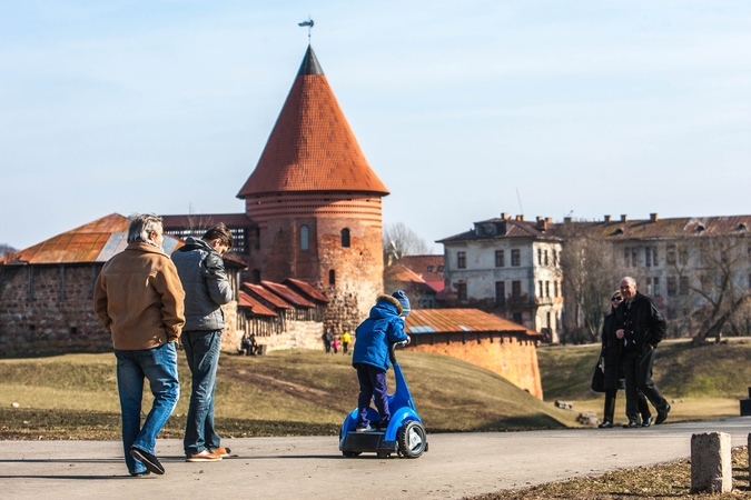 Atšilus orams, kauniečiai plūstelėjo į gamtą