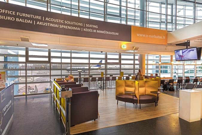 Vilniaus oro uoste keleiviai gali išbandyti modernius baldus