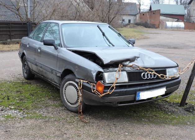Pavogė tris automobilius ir visus apdaužė
