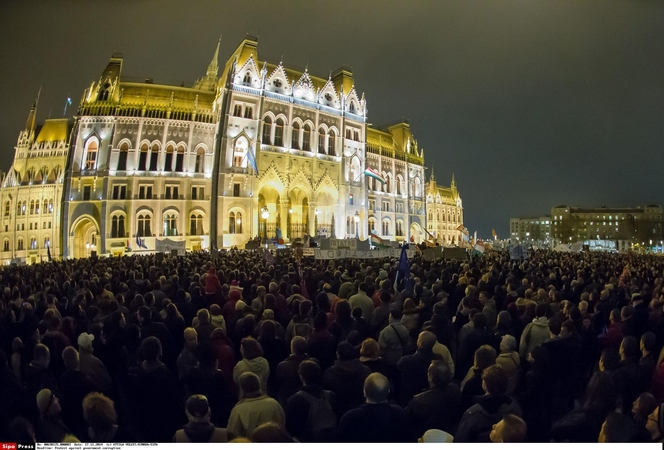 Vengrijoje 10 tūkst. žmonių dalyvavo proteste prieš korupciją