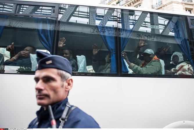 Prancūzijos policija likvidavo migrantų stovyklas