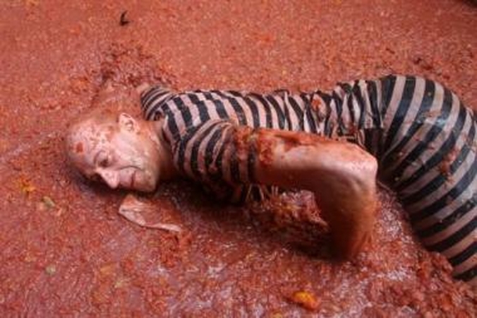 Pomidorų mėtymosi šventėje - tūkstančiai dalyvių (nuotr.)