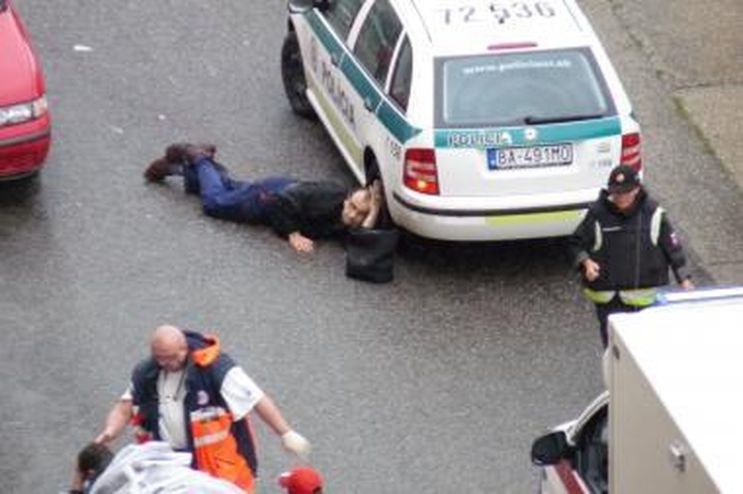 Bratislavoje siautėjo ginkluotas užpuolikas (papildyta 16.57 val.)