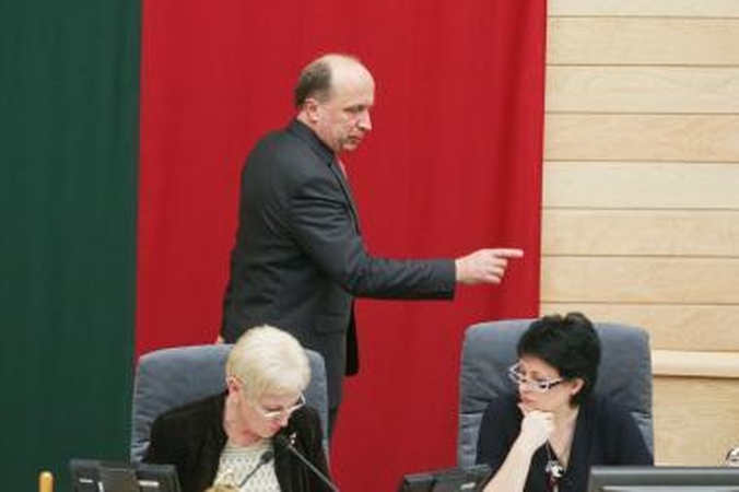 Premjeras sudarė darbo grupę „aklųjų fondų“ steigimui