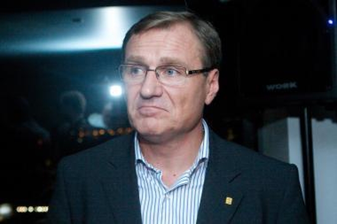 A.Čaplikas priverstas atostogauti Lietuvoje