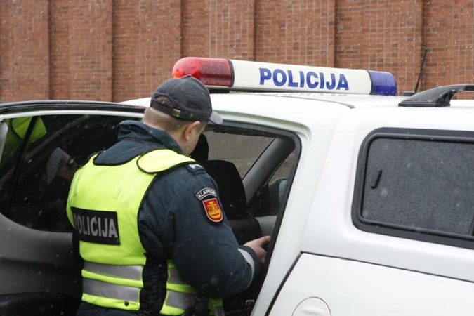 Neblaivus pėsčiasis Klaipėdos policijos pareigūnei siūlė kyšį