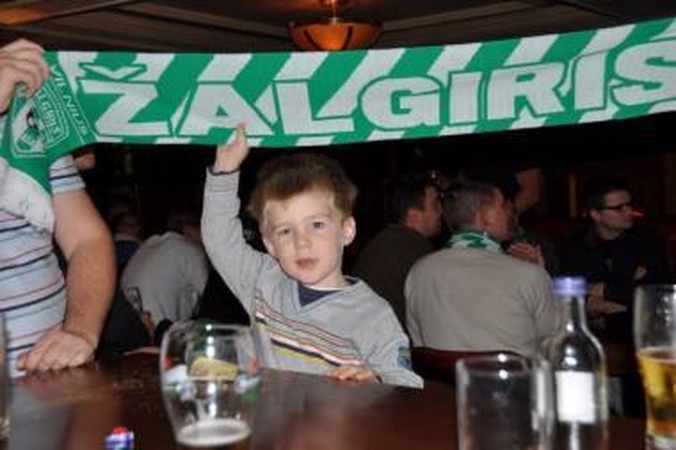 "Žalgiriui" Airijos lietuviai paaukojo tūkstantį eurų