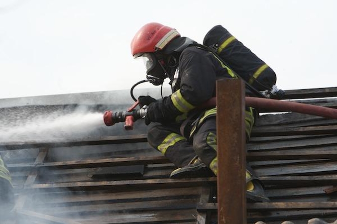 Gaisrą Savanorių prospekte gesino visą naktį (papildyta)