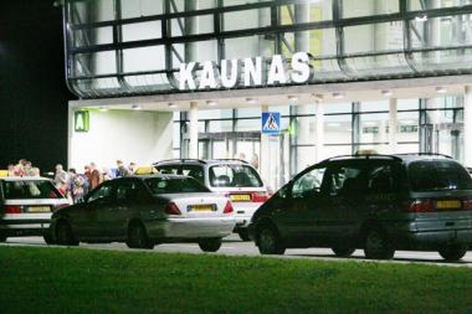 Šalia oro uosto – tik nelegalūs taksistai 