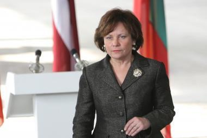 R.Juknevičienė: Lietuvoje turi mažėti generolų ir daugėti eilinių