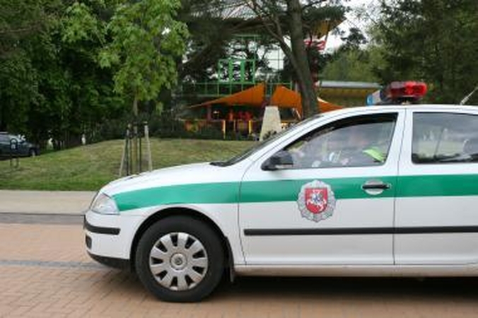 Vilniuje vilkikas sutraiškė automobilį