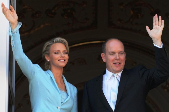 Monako princas Albertas vedė plaukikę Charlene Wittstock