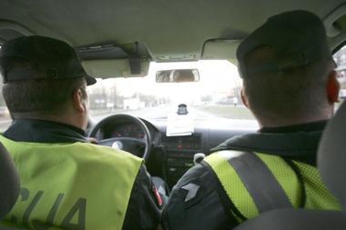 Be darbo kitąmet gali likti bent 500 policininkų