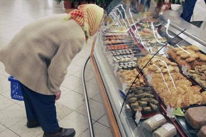 Dalis partijų galimai apmoka rinkėjų skolas parduotuvėse