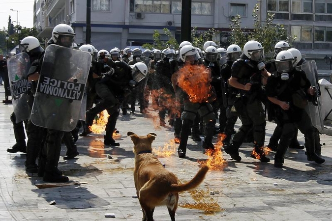 Protestas Atėnuose: policija panaudojo ašarines dujas