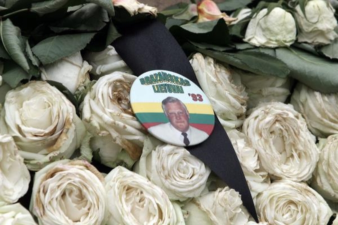 Rokiškyje atidengta prezidentui A.Brazauskui skirta memorialinė lenta