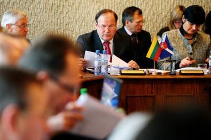 Rajono tarybos nariams siūloma sumažinti kompensacijas