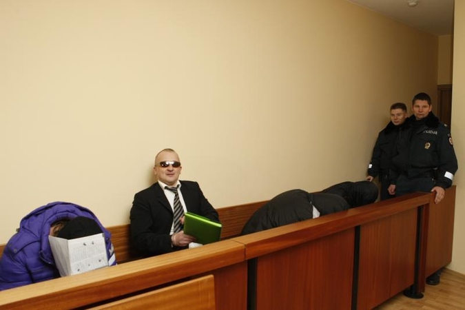 Nuteisti areštinėse jaunesnius kalinius prievartavę nusikaltėliai