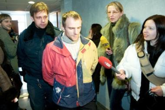 Riaušių dalyviai vesdinami į teismą
