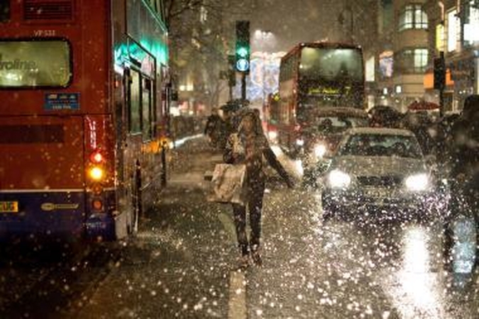 Žiema Didžiojoje Britanijoje: uždaromos mokyklos, vėluoja transportas