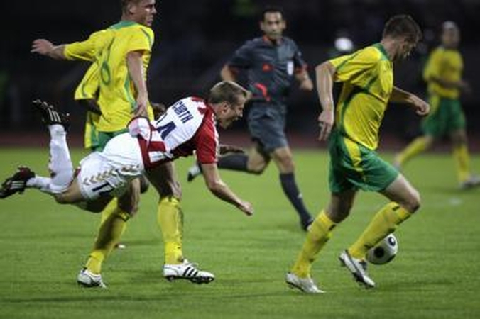 Vietoj įvarčių – spyriai į kojas 