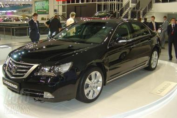 Maskvoje - prabangių automobilių spindesys