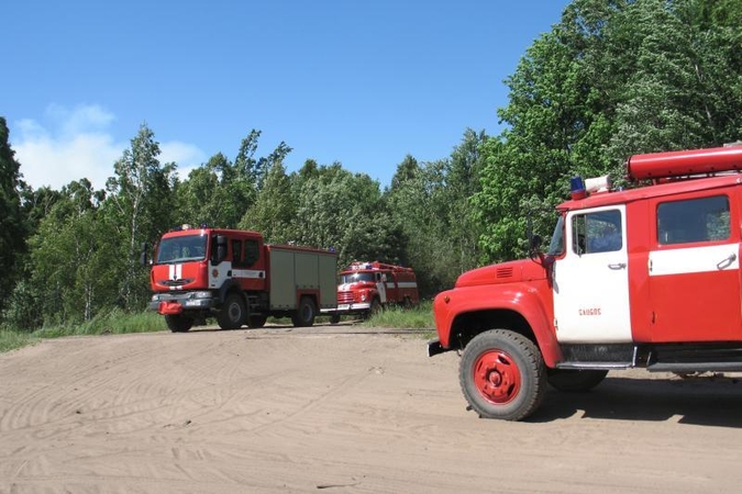 Vilniuje degė „Lexus" automobilis       