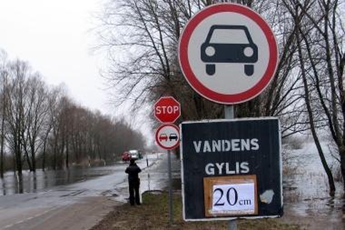 Potvynis pamaryje: Rusai pradeda Skirvytės ledo sprogdinimą 