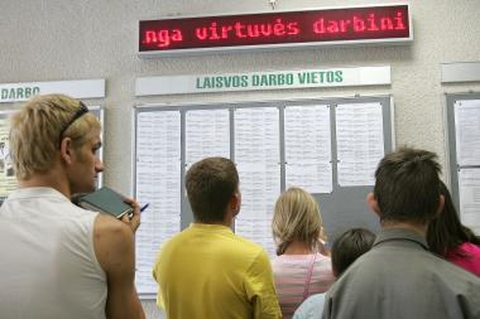 Vis mažiau žmonių mano, kad ekonominė padėtis blogės