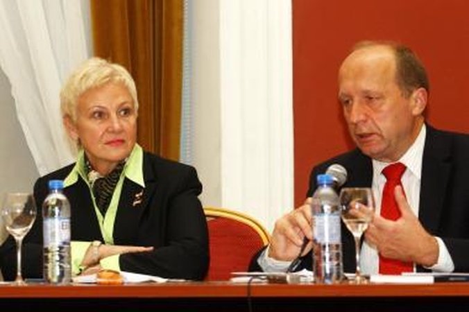 Koalicija tebevadina blefu opozicijos planus imti valdžią