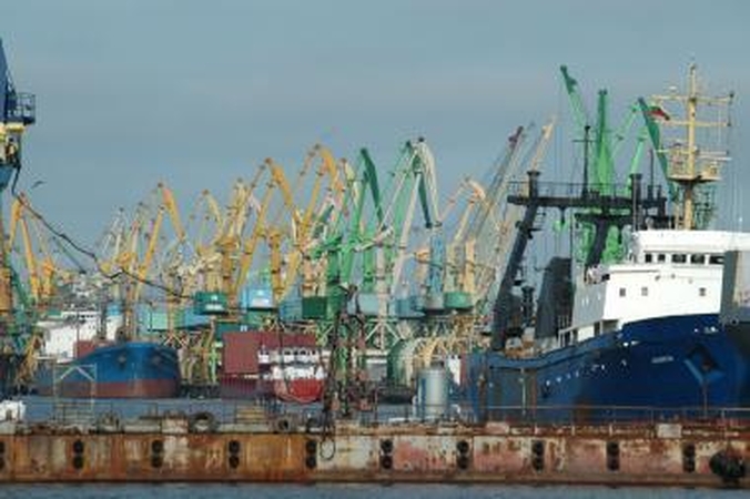 Stiprus vėjas sutrikdė krovos darbus uoste