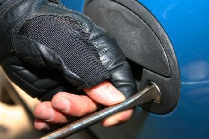 Dėl draudimo įmokos savo automobilį plėšęs pilietis turės susimokėti baudą