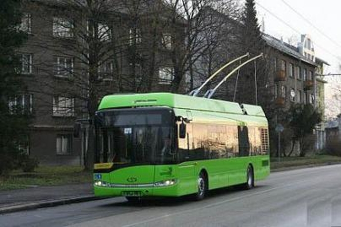 Troleibuso vairuotoja sužalojo moterį