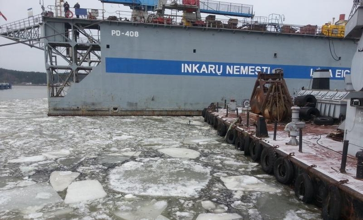 Iškeltas pirmadienį uoste nuskendęs vilkikas 