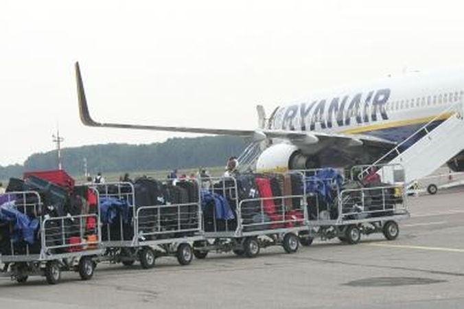 „Ryanair" lėktuvas priverstinai leidosi Brėmene