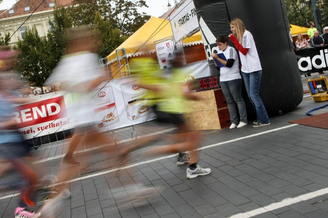 Sostinėje populiarėja nemokamos bėgimo treniruotės su patyrusiu treneriu