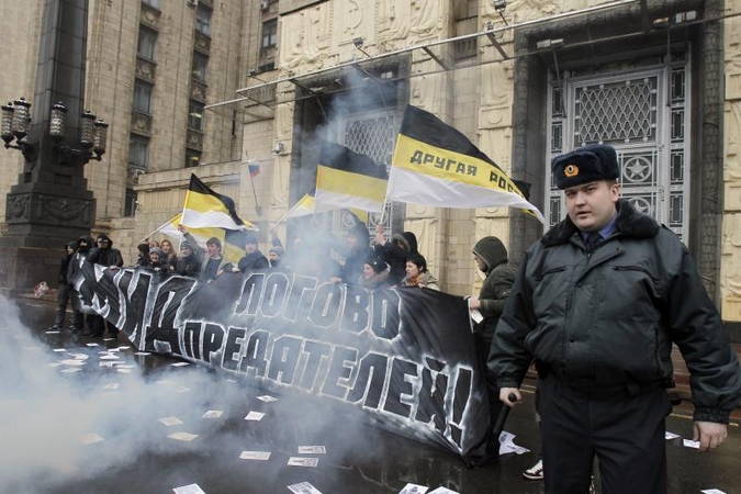 Rusijos komunistai surengė mitingus prieš „NATO okupaciją“