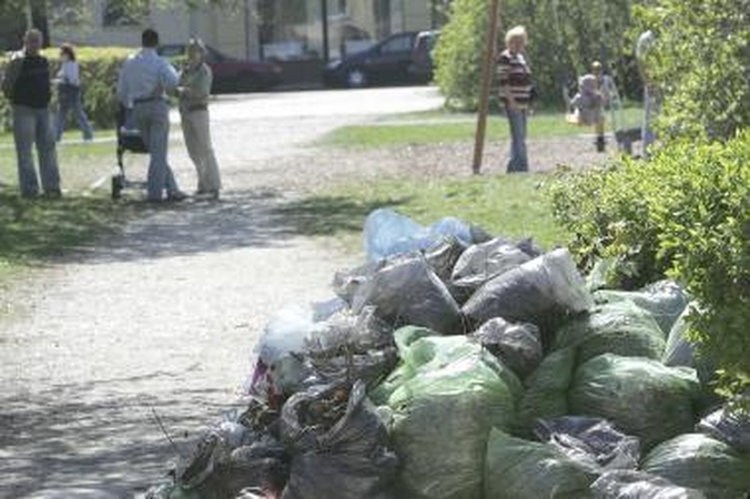 Atsirado pinigų šiukšlynams tvarkyti