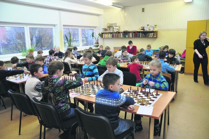 Jaunieji gudročiai keletą dienų varžėsi prie šachmatų lentų