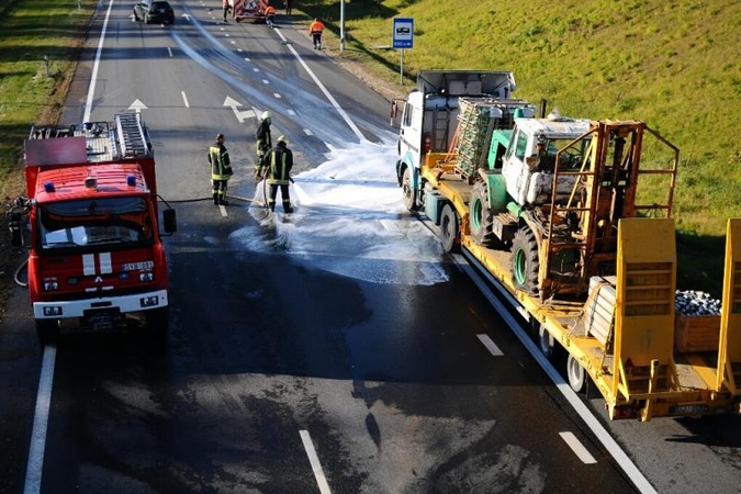 Prie Kauno sutraiškytas automobilis, sužeista vairuotuoja