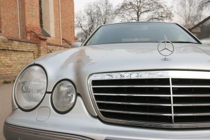 Kaunietė už nesamus automobilius išviliojo 1,5 mln. litų