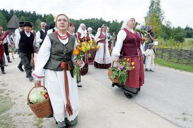 Per Žolinę Rumšiškėse gamins vaistingus smilkalus ir aliejus