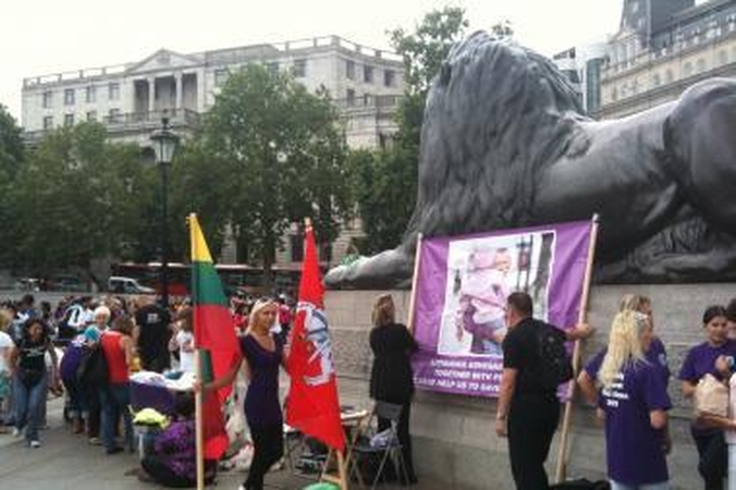 Londono lietuviai išreiškė paramą D.Kedžiui ir jo dukrai